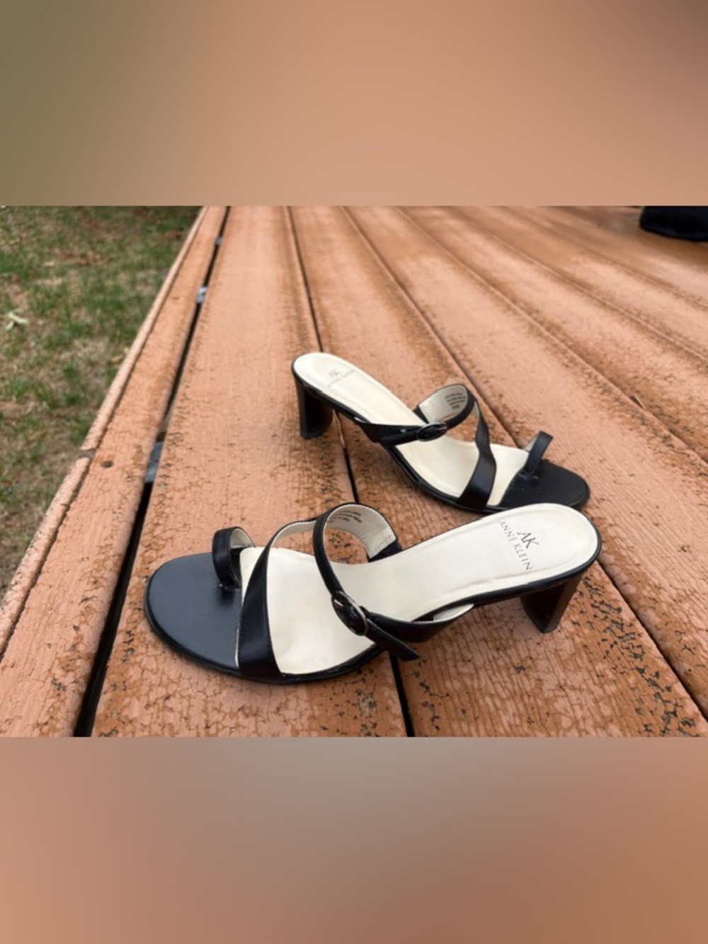 Y2K Anne Klein Leather Black Kitten Heels Toe Ring gently worn women's size 6.5